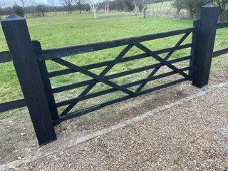 Field gate