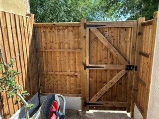 Hand-made side gate