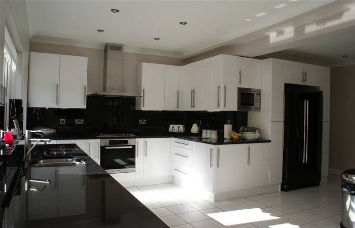 Gloss kitchen fit-out